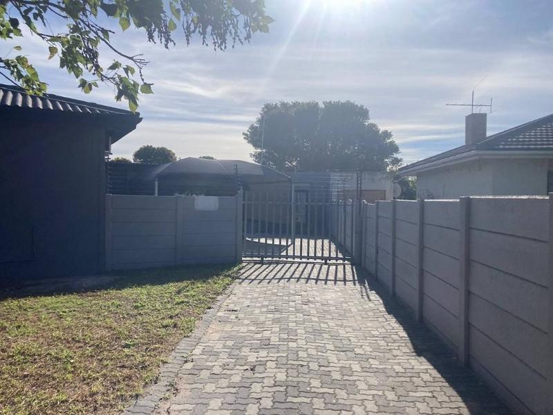 To Let Commercial Property for Rent in Newton Park Eastern Cape